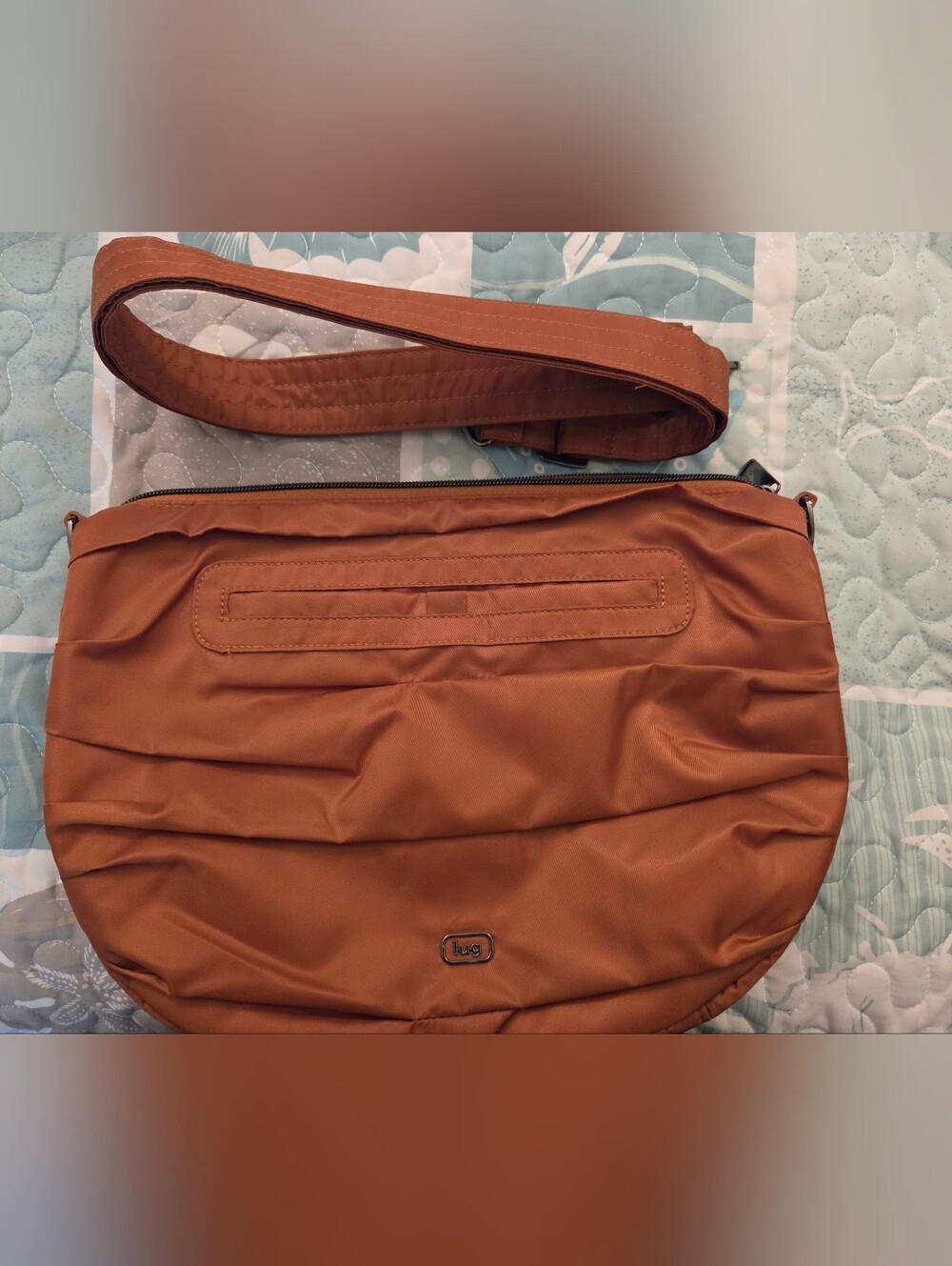 Lug scuffle pleated crossbody bag in cappuccino